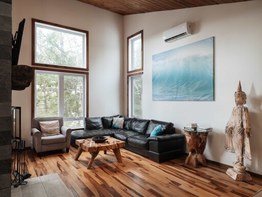Québec, Interior Design, Wood, Hardwood, Living Room, Home Decor, Painting