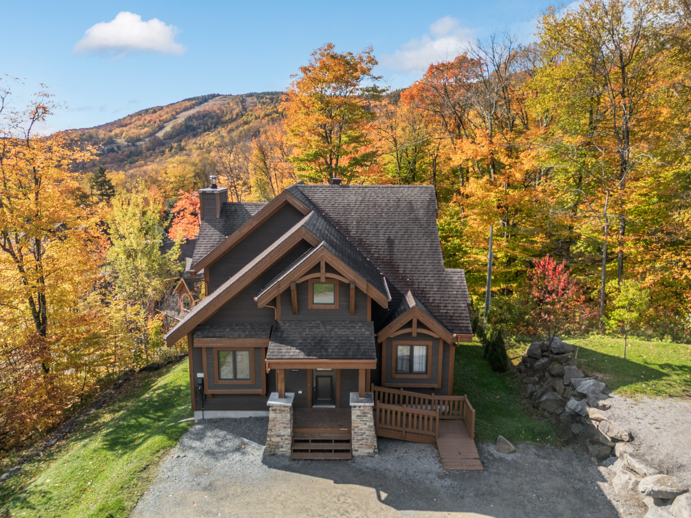 Blanc-02, chalet à Stoneham avec spa et vue