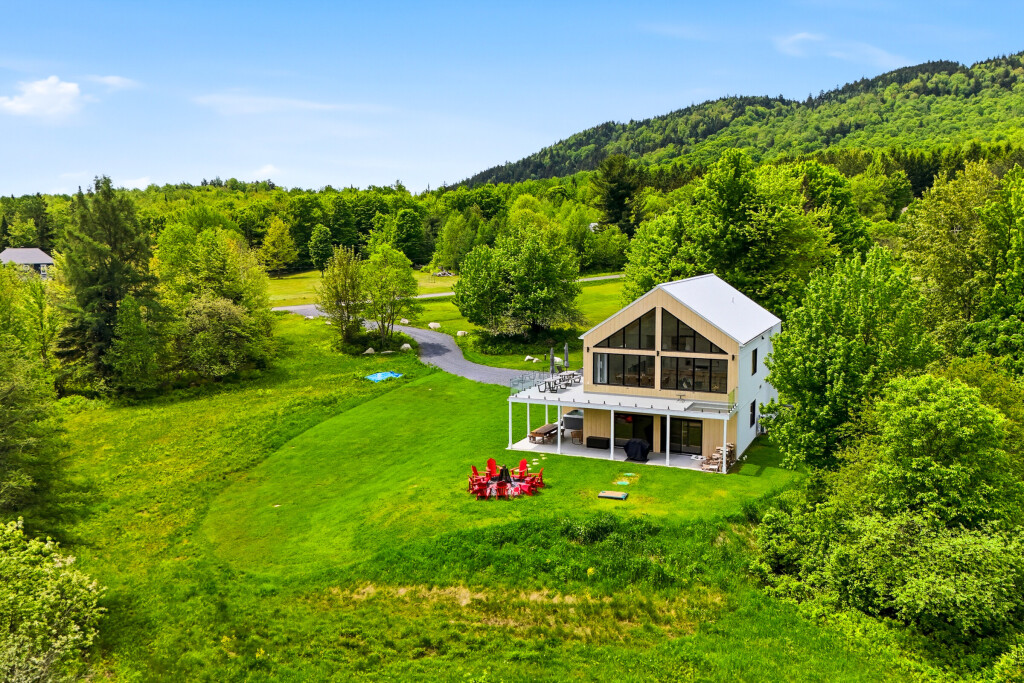 Nature,, Grass, Outdoors, Scenery, Building, Tree, Cottage
