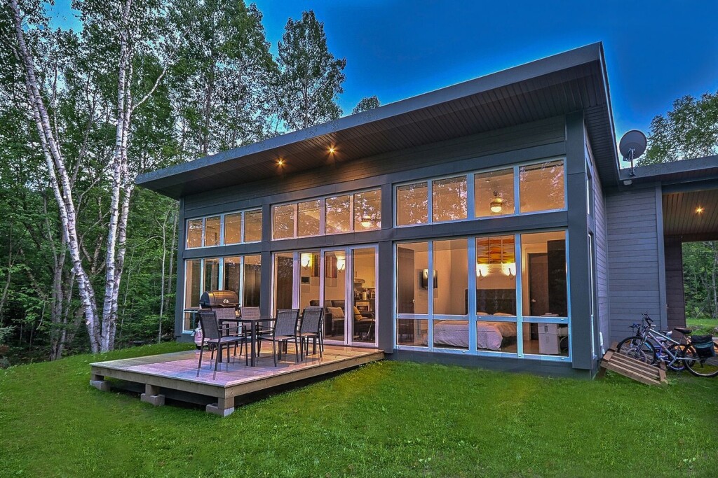 Chalet, Design D'intérieur, Porte, Logement, Herbe, Maison, Vélo