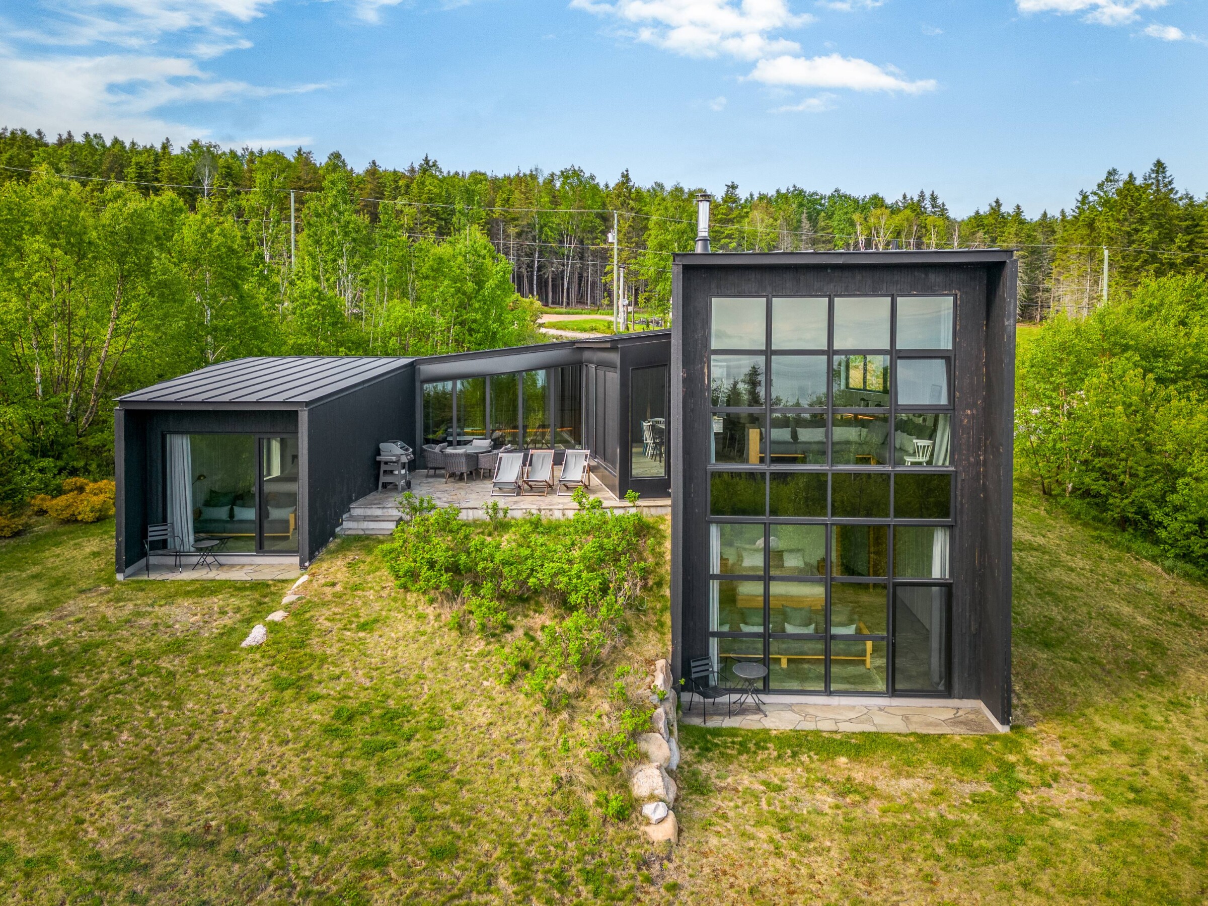 La Charbonnière, résidence moderniste avec sauna intérieur et vue sur le fleuve