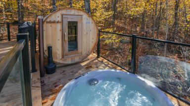 Québec, Hot Tub, Tub, Indoors, Interior Design