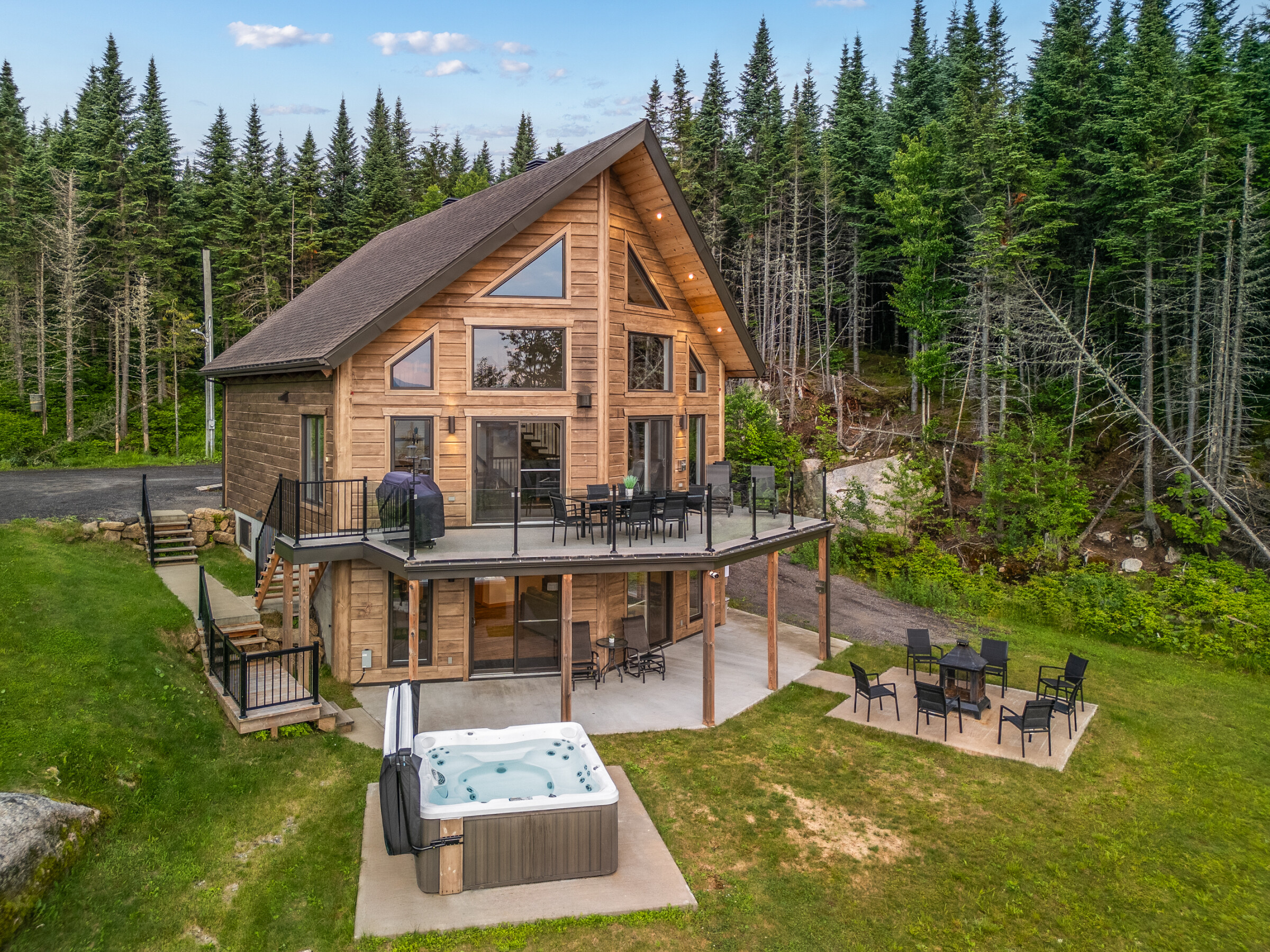 Le Belvédère, chalet avec spa et vue sur les montagnes près de Québec