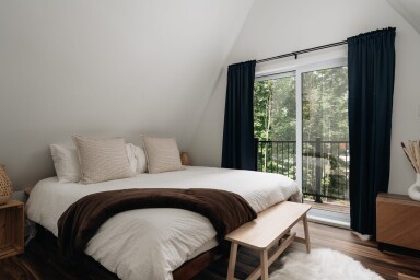 Chalet, Design D'intérieur, Lit, Logement, Porte-Fenêtre, Décoration D'intérieur, Coussin