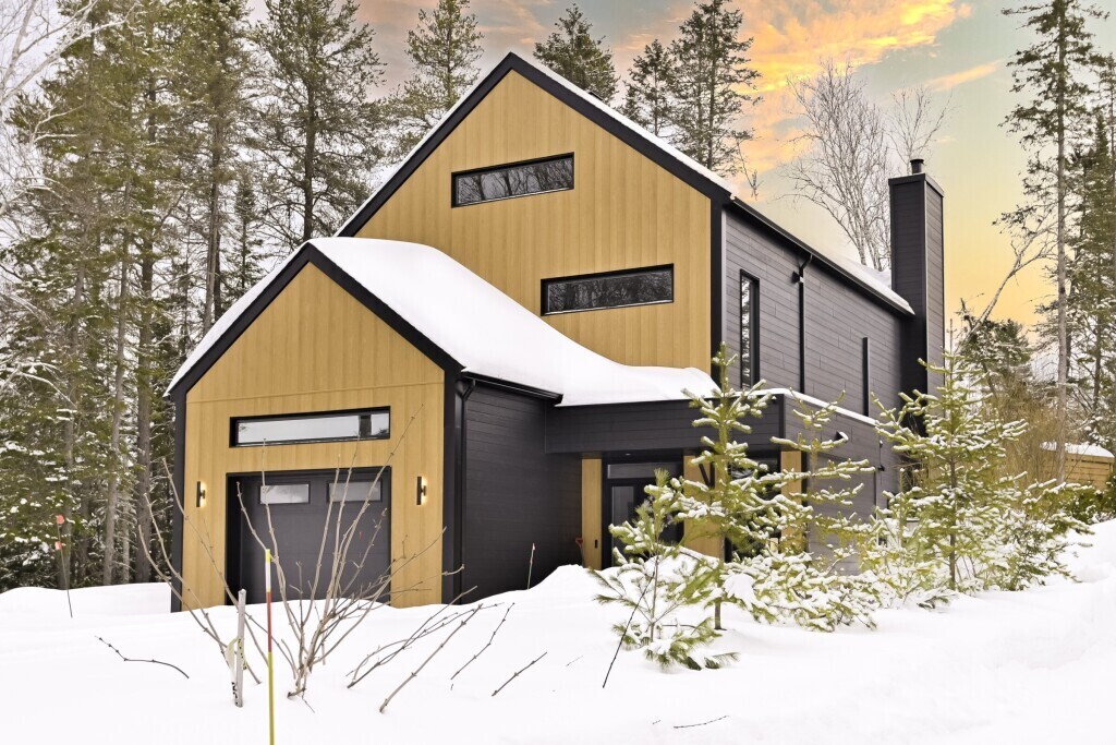 Nature,, Outdoors, Shelter, Tree, Garage, Indoors, Housing