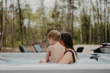 Québec, Hot Tub, Tub, Bathing, Person