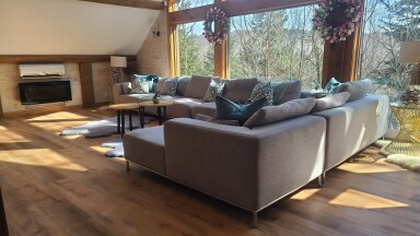 Cottage, Interior Design, Couch, Living Room, Home Decor, Wood, Table