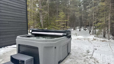 Québec, Baignoire, Bain À Remous
