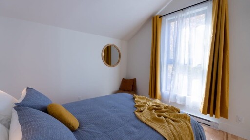Chambre #2 à l'étage