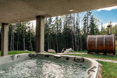 Canada, Tub, Hot Tub, Bathing, Indoors, Interior Design