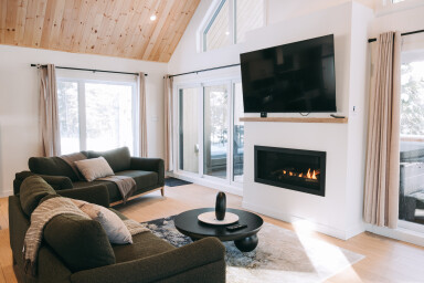 Québec, Design D'intérieur, Salon, Cheminée, Table, Décoration D'intérieur, Télécommande