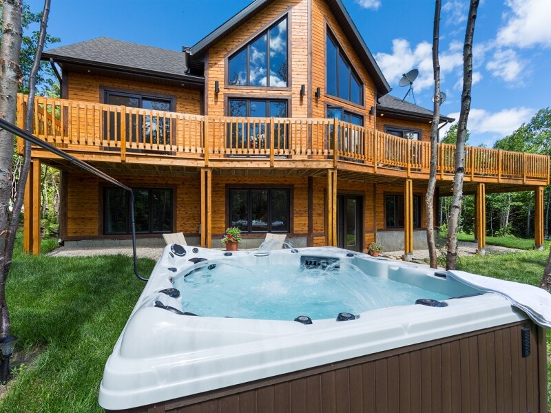 Aiyana, chalet de luxe avec piscine chauffée, spa et billard
