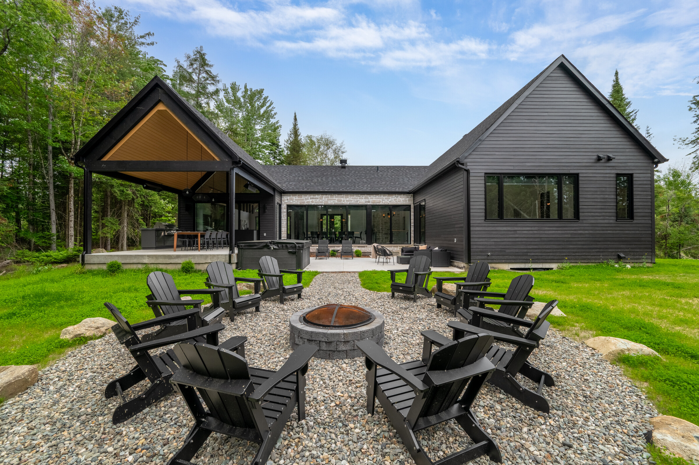 LE-CLUBHOUSE avec simulateur de golf