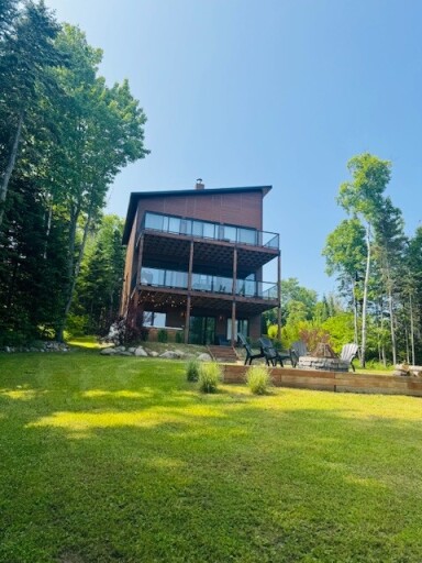 Québec, Outdoors, Scenery, Housing, Chair, Grass, House