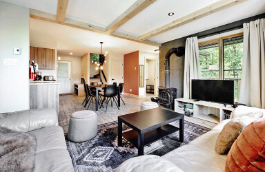 Cottage, Home Decor, Furniture, Living Room, Table, Interior Design, Dining Room