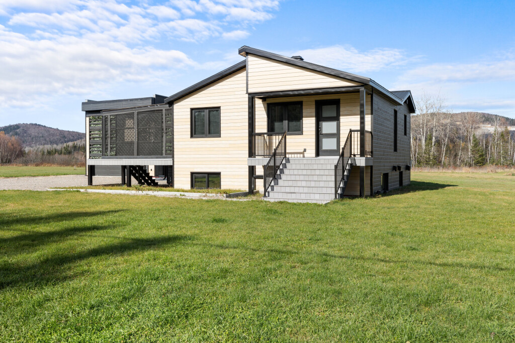 Nature,, Grass, Outdoors, Shelter, Lawn, Housing, House