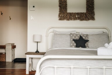 Chalet, Design D'intérieur, Coussin, Décoration D'intérieur, Lampe, Lit, Mobilier