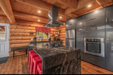 Chalet, Intérieur, Design D'intérieur, Panneaux En Bois, Bois, Four À Micro-Ondes, Cuisine