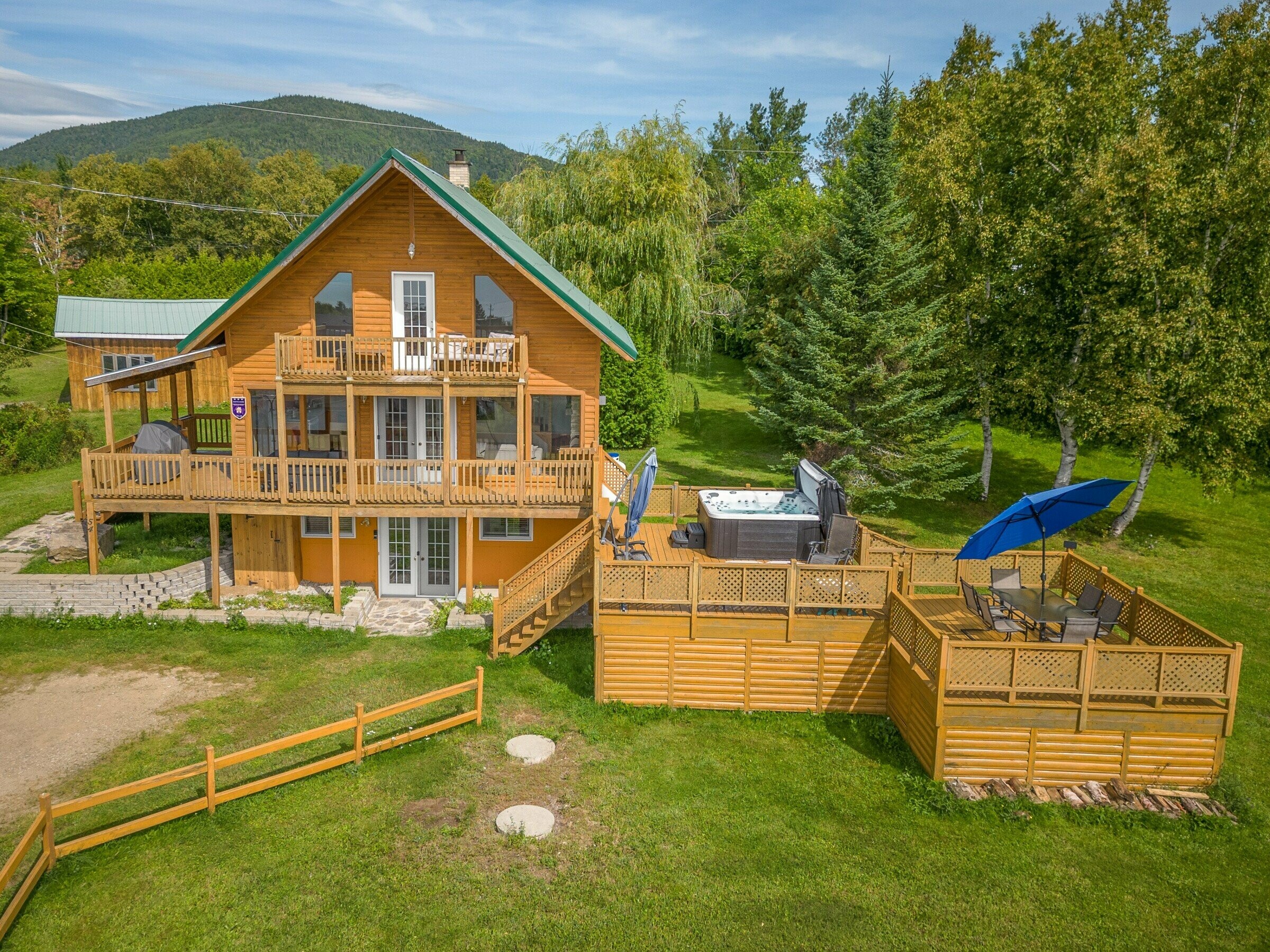 Martine-54, chalet avec spa, billard et vue sur la montagne dans Charlevoix