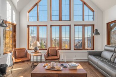 Québec, Fenêtre Française, Fenêtre, Salon, Design D'intérieur, Canapé, Table