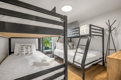 CHAMBRE 4 · SS
