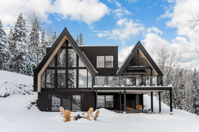 Intérieur d'un chalet locatif impeccable au Québec, entretenu par MonsieurChalets