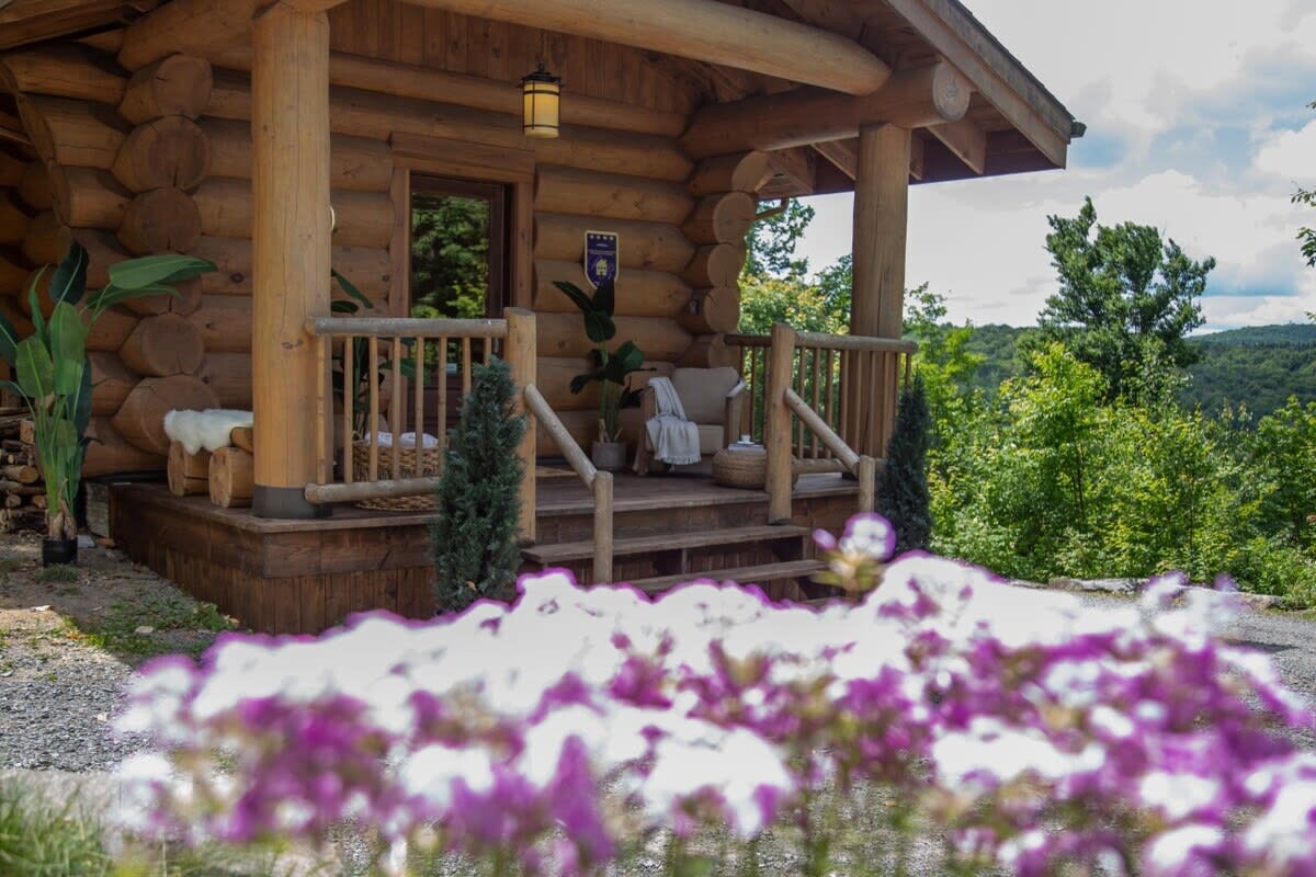 LECHICRUSTIQUE SPA Privé Nature Tremblant Confort & Sérénité