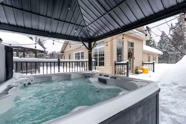 Québec, Tub, Pool, Water, Hot Tub, Swimming Pool, Outdoors