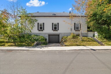 Québec, Housing, Road, Outdoors, House, Tree, City
