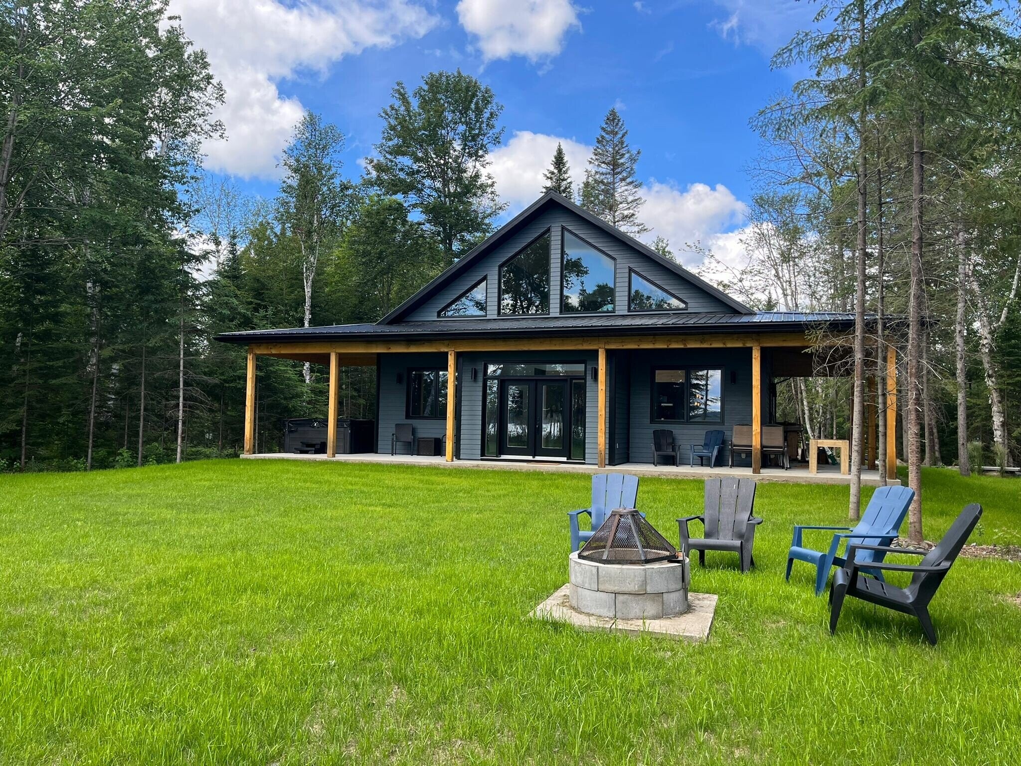 LEBŌRIVAGE Chalet à louer (Estrie) avec spa et accepte chiens