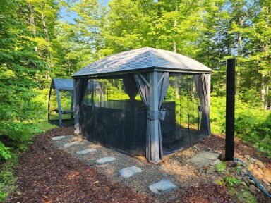 Québec, Outdoors, Shelter, Backyard, Vegetation, Housing, Path
