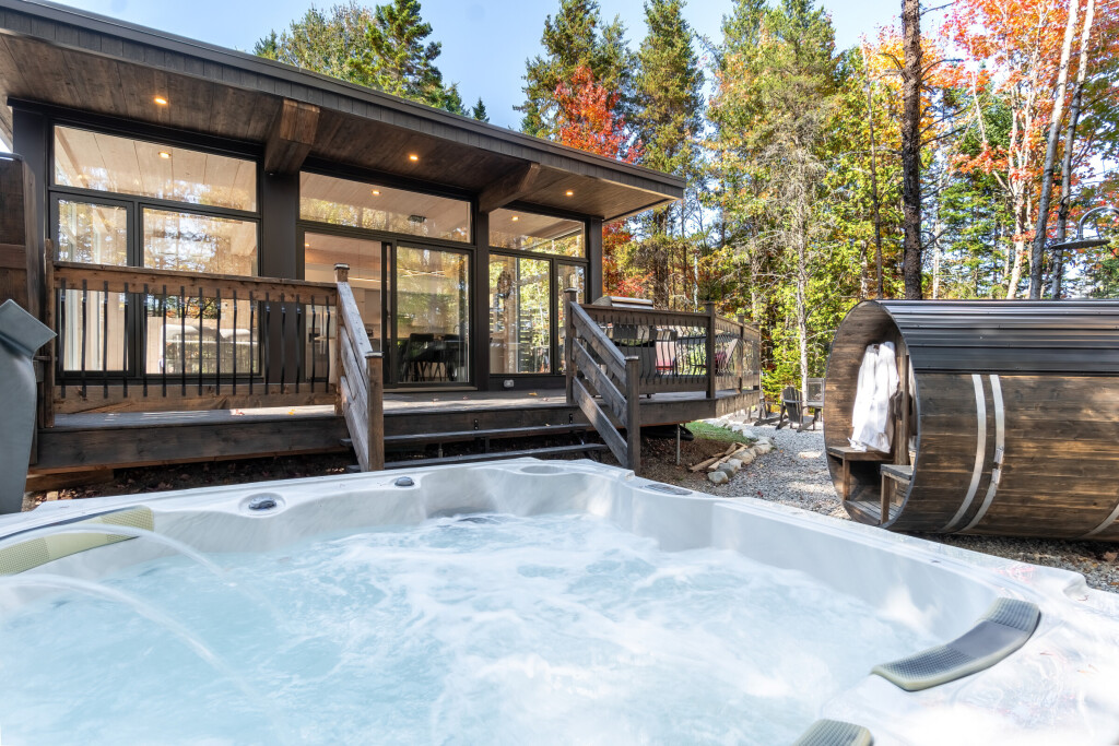 Nature,, Tub, Hot Tub, Outdoors, Scenery, Building, Housing